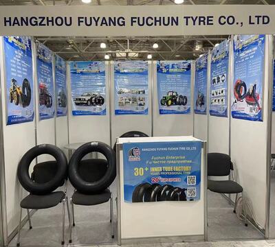 Ο 32χρονος κατασκευαστής Inner Tube παρουσιάζει τη δύναμη στη διεθνή έκθεση ε...
